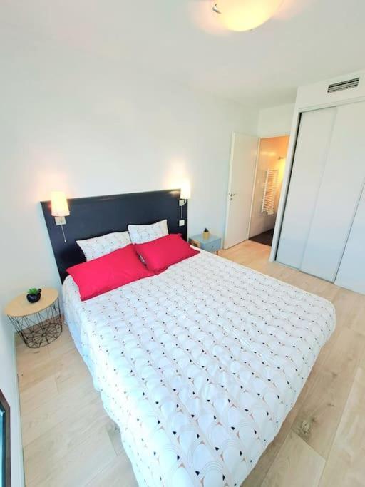 Le Valmy: Appartement Lumineux Au Pied Du Metro ليون المظهر الخارجي الصورة