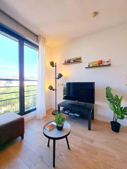 Le Valmy: Appartement Lumineux Au Pied Du Metro ليون المظهر الخارجي الصورة